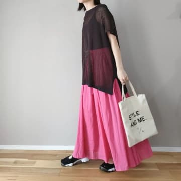 ピンクのボトムに合うトップスは？ 失敗しない好バランスコーデ術を大公開♪