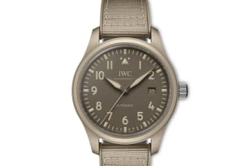 IWCの腕時計「トップガン」アースカラーの新色、米海軍パイロットスーツから着想
