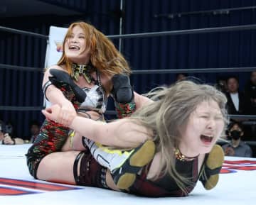 【スターダム】ＮＥＷ　ＢＬＯＯＤタッグ王者・月山和香＆ＨＡＮＡＫＯがＶ３「団体、年齢、キャリアは関係ない！」