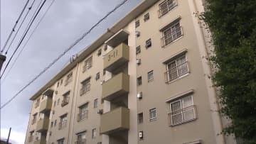 「父親が室内で倒れている」埼玉・三郷市の団地で74歳死亡　顔から出血も　事件と事故の両面で捜査