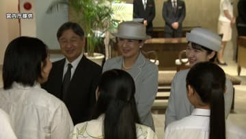天皇ご一家が沖縄の「豆記者」と再会　同世代の愛子さまは9年ぶりの再会でバレーボールの思い出話「またやりたいですね」