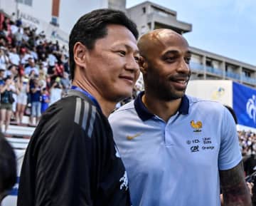 亡くなった｢サッカー界の巨星｣(3)｢アーセナルで150ゴール｣ティエリ・アンリ級スターの｢自伝｣を18歳で執筆、『ワールド・サッカー』主筆に