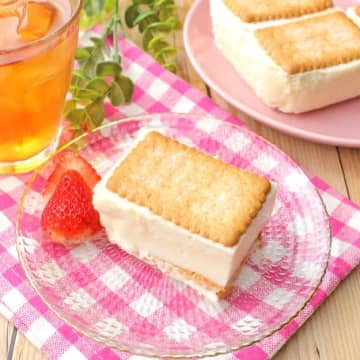 「これヨーグルトで作ったの？」「混ぜて冷やすだけでお店レベル」ゼラチン不要♪火を使わずに作れる簡単おやつレシピ