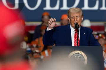 「ナルシスト」「別におかしくない」トランプ大統領のスマホに写っていたのは…→SNSで物議