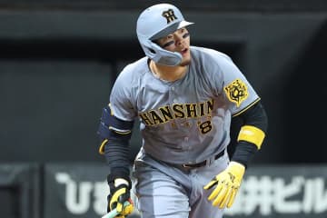 阪神・佐藤輝明、衝撃の1試合2発　本塁打レース独走の15号、年間39発ペース…エスコン騒然
