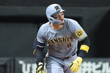 「今のホームラン大谷やん」　NPBでネット衝撃…解説も困惑「あれ入んの？！」片手で運ぶ規格外
