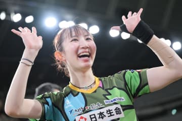 「もう完璧なモデルさん！」早田ひながヴェネツィアで魅せた“キュート＆クールな私服姿”に反響！「カッコよすぎでしょ」「脚ながっ！」