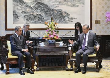 王毅氏、日本国際貿易促進協会の河野洋平会長と会見