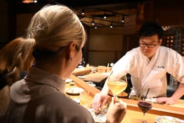 外国人スタッフは無料！ 万博を斜め上から応援する寿司店が大阪に