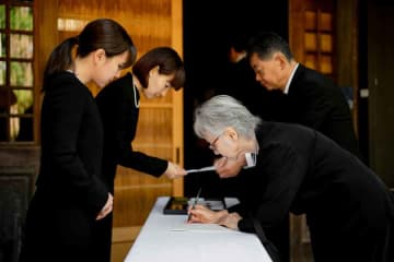 「ご愁傷様です」「ご冥福をお祈りいたします」　正しく使い分けできる？　今さら聞けないお悔やみの言葉のマナー　葬儀社の解説に反響