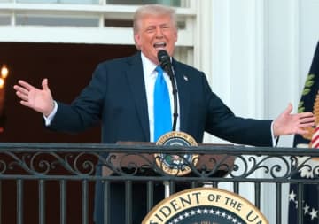 トランプ、12カ国からの入国禁止令に署名。「アメリカを守る」と主張