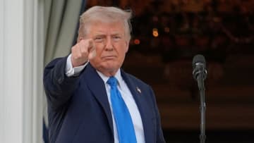 トランプ米大統領、１２カ国からの渡米禁じる布告に署名