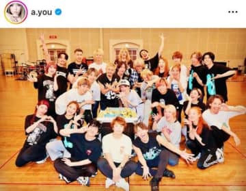 「オーラが半端ない」浜崎あゆみ、“我らが一座”集合SHOTに反響「絆が伝わる素敵な写真」