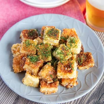 【パン粉が余ってたらコレ試して！】どこを食べてもカリッカリすぎて止まらん…焼いたそばから秒で消える激ウマおつまみ！