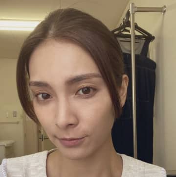 「自撮りが下手過ぎる」秋元才加、曇り空の"無表情ショット"に反響「無表情なのに惹かれる」