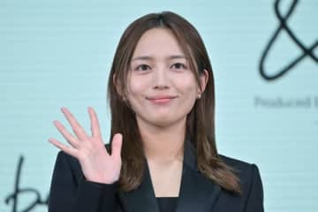 川口春奈、大阪の老舗お好み焼き店でモダン焼きを堪能⇒「食べっぷりがいい」「おいしそう」と反響