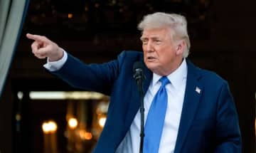 トランプ「オートペン」使用でバイデンの調査を命じる「署名は無効」と主張。オートペンとは何なのか