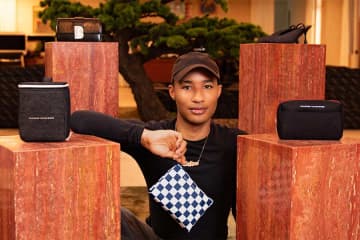 アメリカン航空、ブランドン・ブラックウッド氏デザインの限定版アメニティキットを提供