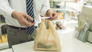 「親の老後を全部ひとりで」…40代独身・一人っ子男性の“切実な現実”