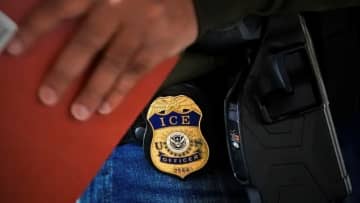 米政権、移民の子ども５００人を連行して施設に収容　家族との再会困難に