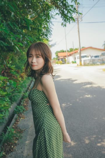 乃木坂46卒業から約2年半。待望の秋元真夏フォトブック「淡淡」が発売決定！異なる3つのテーマで撮影