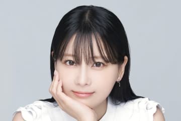 「20代前半にしかみえん」36歳・重盛さと美の変顔オフショットにSNS悶絶「変顔すら可愛いって罪」「たまらん」