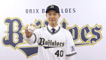 「マジで楽しみ」オリックスへトレード移籍・岩嵜翔が1軍練習に合流　球団SNSで宮城大弥と笑顔の2ショット公開