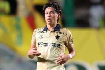 「もう居るんかい！」浦和に完全移籍→即合流！ 欧州帰りの元J２得点王に「相変わらずイケメンやな」「馴染むのが早い」の声