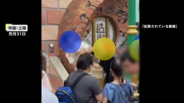 【炎上】上海ディズニーランドで乱闘騒ぎ…カップルが家族連れに激高・子供抱えた母親突き飛ばし警察出動　写真撮影めぐりトラブルか