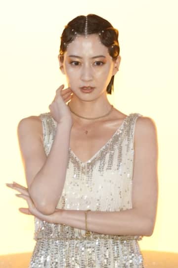 第2子妊娠の河北麻友子、夫とのツーショットを公開→「絵になる夫婦」「マタニティ姿本当に美しい」