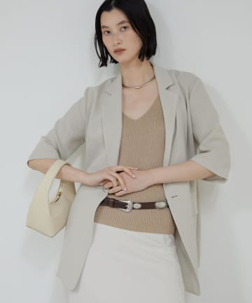 真夏もきちんと感キープ！　カーディガン感覚で羽織れる軽ジャケット