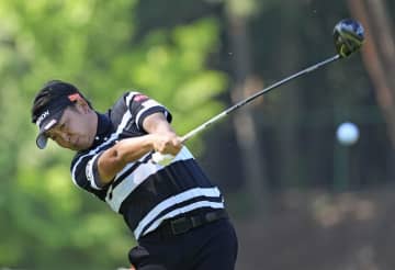 男子ゴルフ、小木曽が65で首位　国内三大大会第2戦