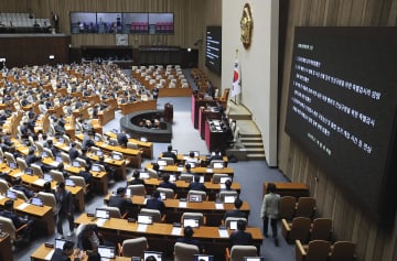 韓国、尹氏夫妻捜査へ法案可決　李在明政権の与党が主導