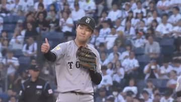 【きょうの1シーン】味方のエラーの後に奪三振　山崎伊織が門脇誠にサムアップ