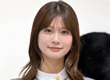 「大人っぽい」生見愛瑠、タイトな真っ黒シースルーコーデを披露→「かわいすぎる」「透け感が夏っぽい」