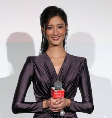 「別人かと...」菜々緒の最新ショットに反響「めっちゃ日焼けしてますね」「エキゾチックでセクシー」