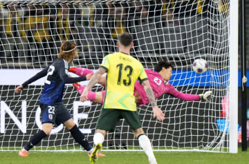 日本、豪州に敗れ、初黒星　サッカーW杯最終予選