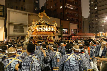 都内随一の重さを誇る千貫神輿が練り歩く！ 「鳥越神社例祭」が6月7～9日に開催