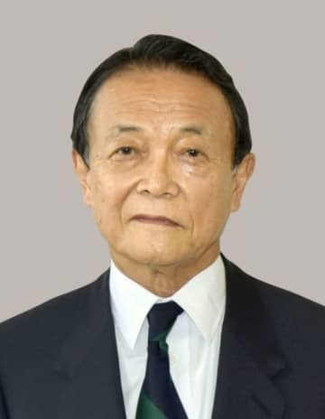 皇族養子案の「棚上げ許さず」　麻生氏、先行合意を拒否