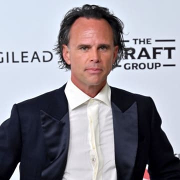 『ホワイト・ロータス』ウォルトン・ゴギンズ、共演のエイミー・ルー・ウッドとの不仲説を否定