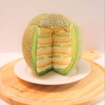 あこがれの「メロン丸ごとケーキ」手作りしてみた！