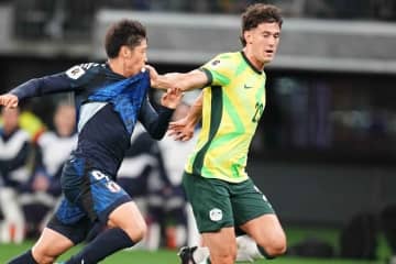 「２軍なんかじゃない」豪州代表CBが涙を拭いながら激賞した“日本人の精神力”。「ザイオンと一緒にいるからよく分かる」【W杯予選】
