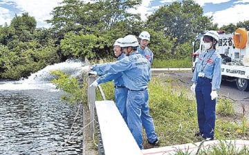 関東整備局荒川上流河川ら／災害対策用機器操作講習会開く、９０人が参加