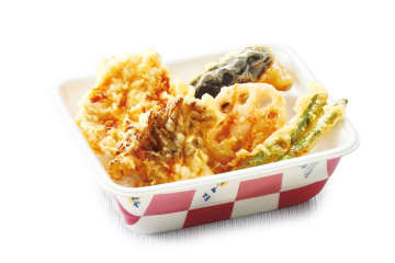 天丼てんや、とり天/まいたけ/れんこん/なす/いんげんがのった「鶏と舞茸の天丼弁当」が600円！