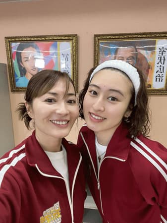 新山千春、長女・もあとすっぴんショット「超綺麗」の声