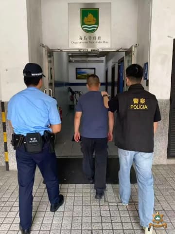 マカオ、IR併設モールのショップで試着したままズボンを万引きした中国人の男逮捕