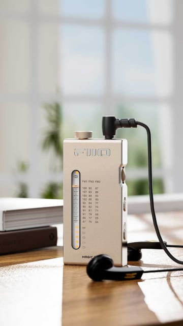 FIIO、レトロデザインのポータブルFMラジオ。USB接続でポータブルアンプ化