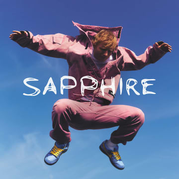 エド・シーラン、9/12リリース新作アルバム『PLAY』から新曲「Sapphire」のミュージック・ビデオが公開