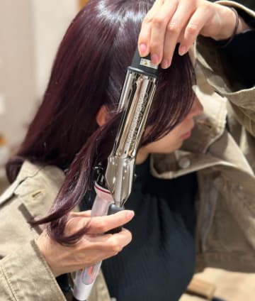 ヘアアイロンの温度で髪が硬くなる？ダメージを防ぐために見直すべき使い方