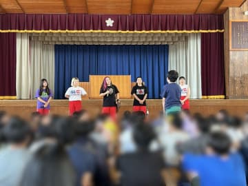 【仙女】選手たちが“夢の授業”を実施！ 仙台市立連坊小路小学校で未来のレスラー（？）を熱血指導！